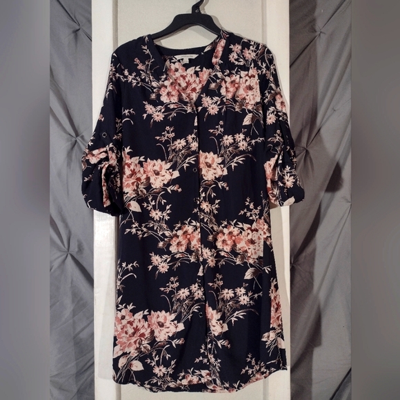 Women's Dress - Picture 1 of 6